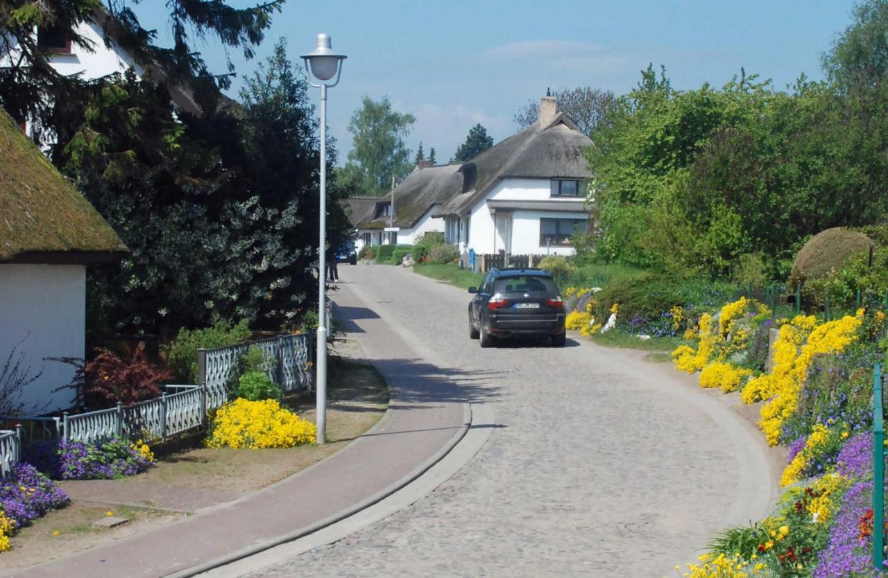 Ferienhaus Zum Boddenstrand Mit Ka Groß Zicker Buitenkant foto