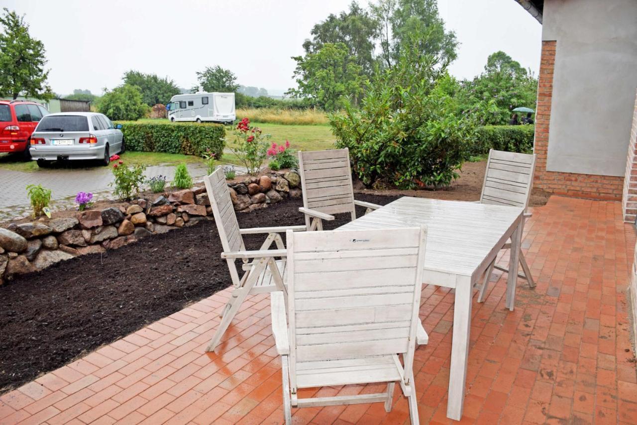 Ferienhaus Zum Boddenstrand Mit Ka Groß Zicker Buitenkant foto