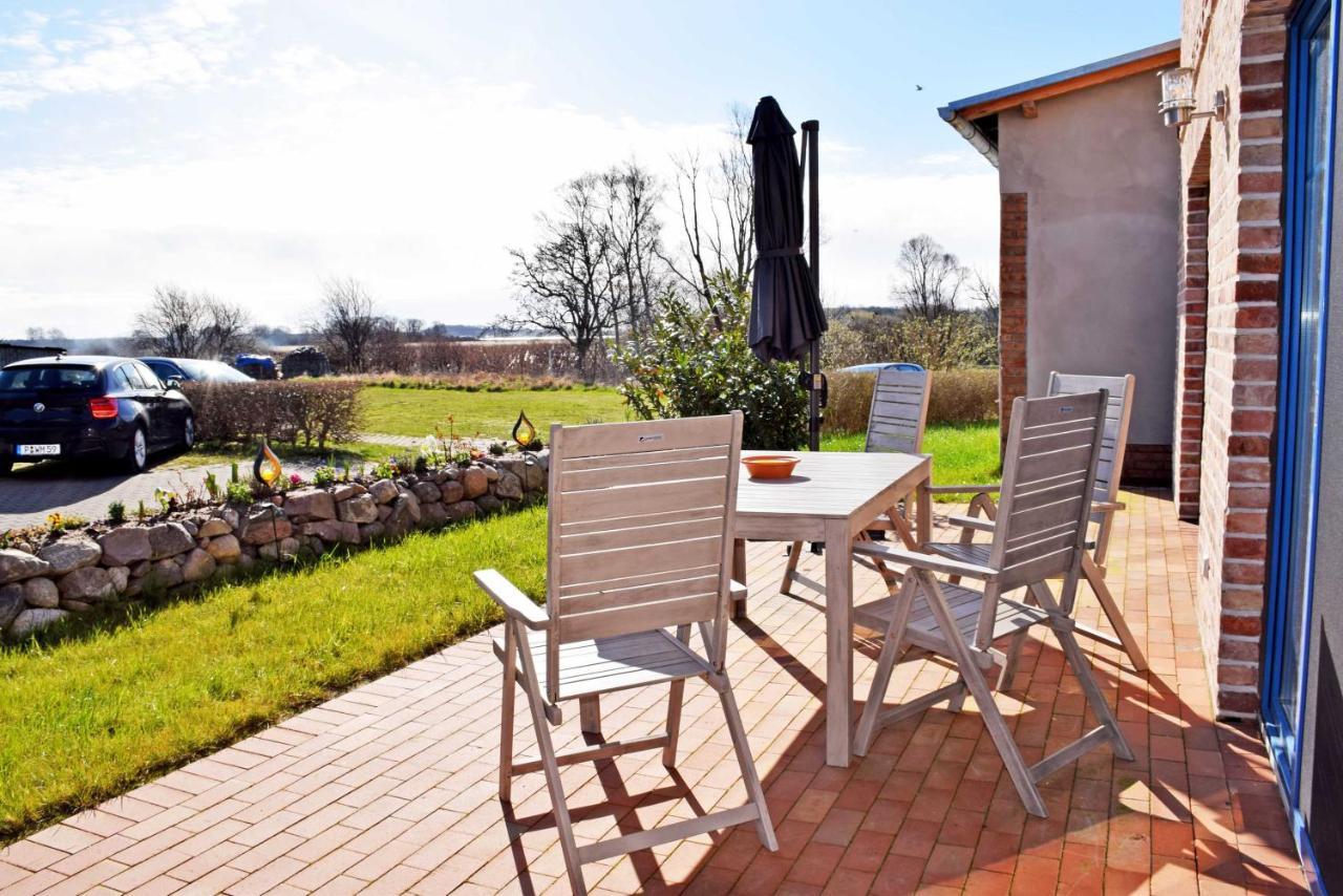 Ferienhaus Zum Boddenstrand Mit Ka Groß Zicker Buitenkant foto